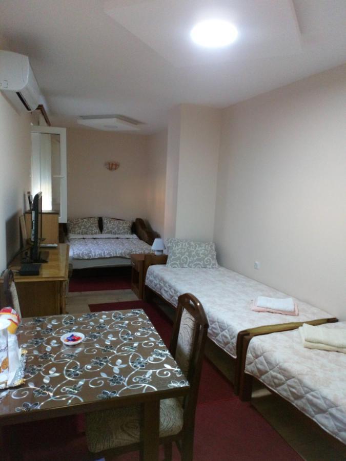 Guest House Green View ปิโรต์ ภายนอก รูปภาพ