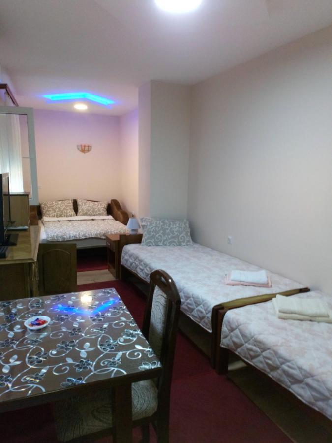 Guest House Green View ปิโรต์ ภายนอก รูปภาพ