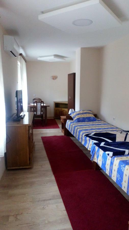 Guest House Green View ปิโรต์ ภายนอก รูปภาพ